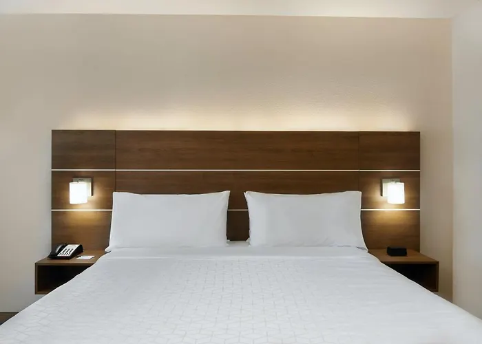 Holiday Inn Express Hotel & Suites Pensacola-West Navy Base By Ihg