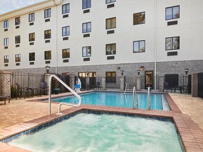 Hotel Express & Pensacola-west Navy Base By Ihg Beach Haven