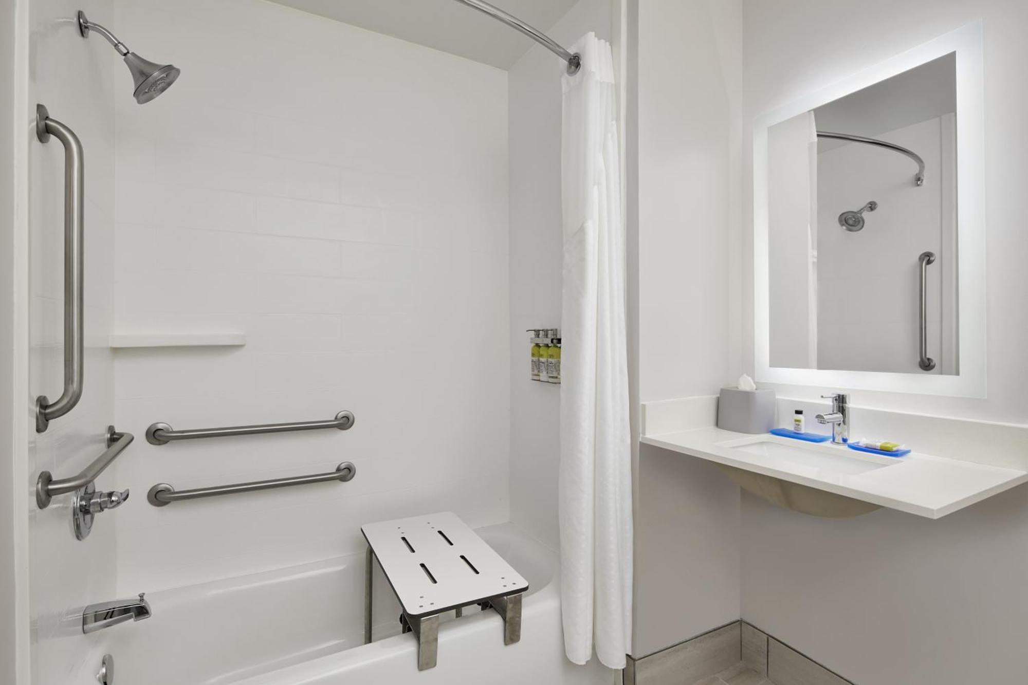 Holiday Express & Pensacola-west Navy Base By Ihg Hotel Pensacola