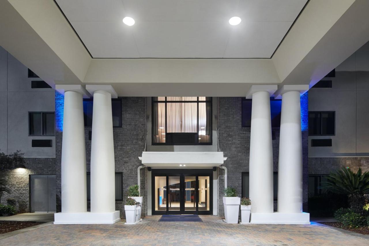 Holiday Express & Pensacola-west Navy Base By Ihg Hotel 3*